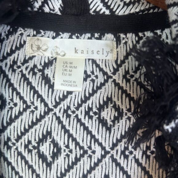 Kaisely Black White Southwestern Hooded Shawl Poncho Sweater Size Medium - Picture 9 of 11
